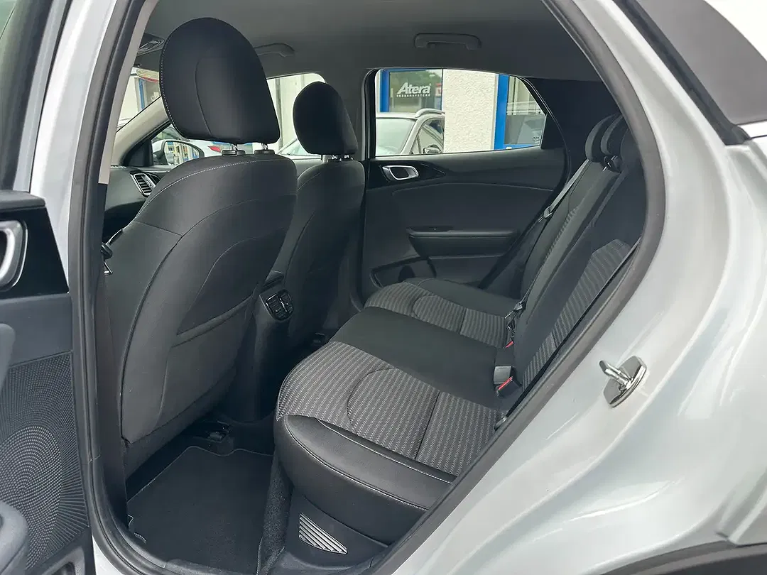 Kia XCeed 1.6 PHEV Hybrid Vision - Thumbnail 12