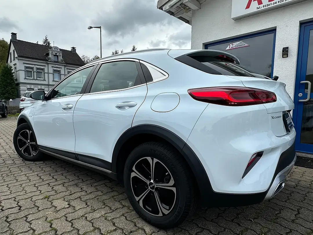Kia XCeed 1.6 PHEV Hybrid Vision - Thumbnail 3