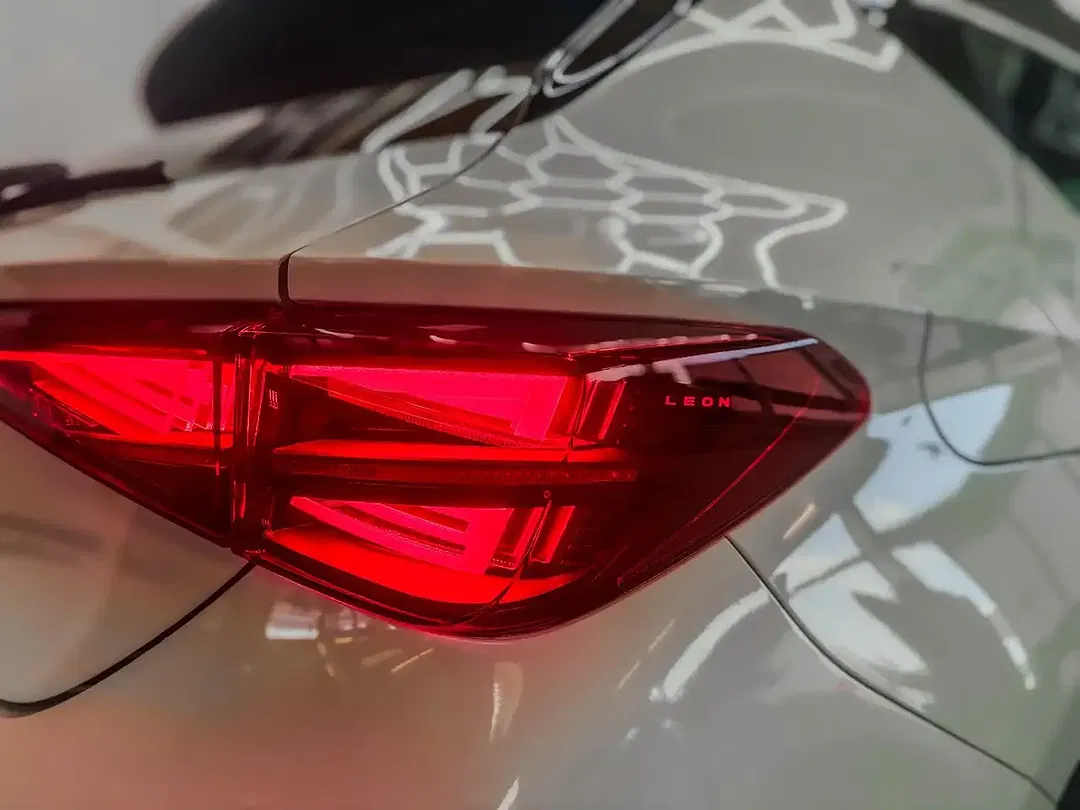 CUPRA Leon 1.5 eTSI DSG Matrix LED - Thumbnail 7