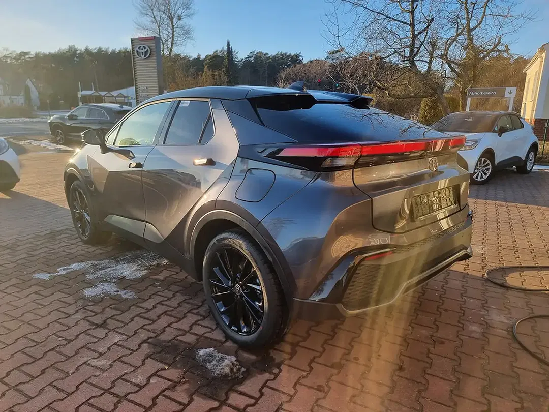 Toyota C-HR PHEV GR Sport - Thumbnail 2