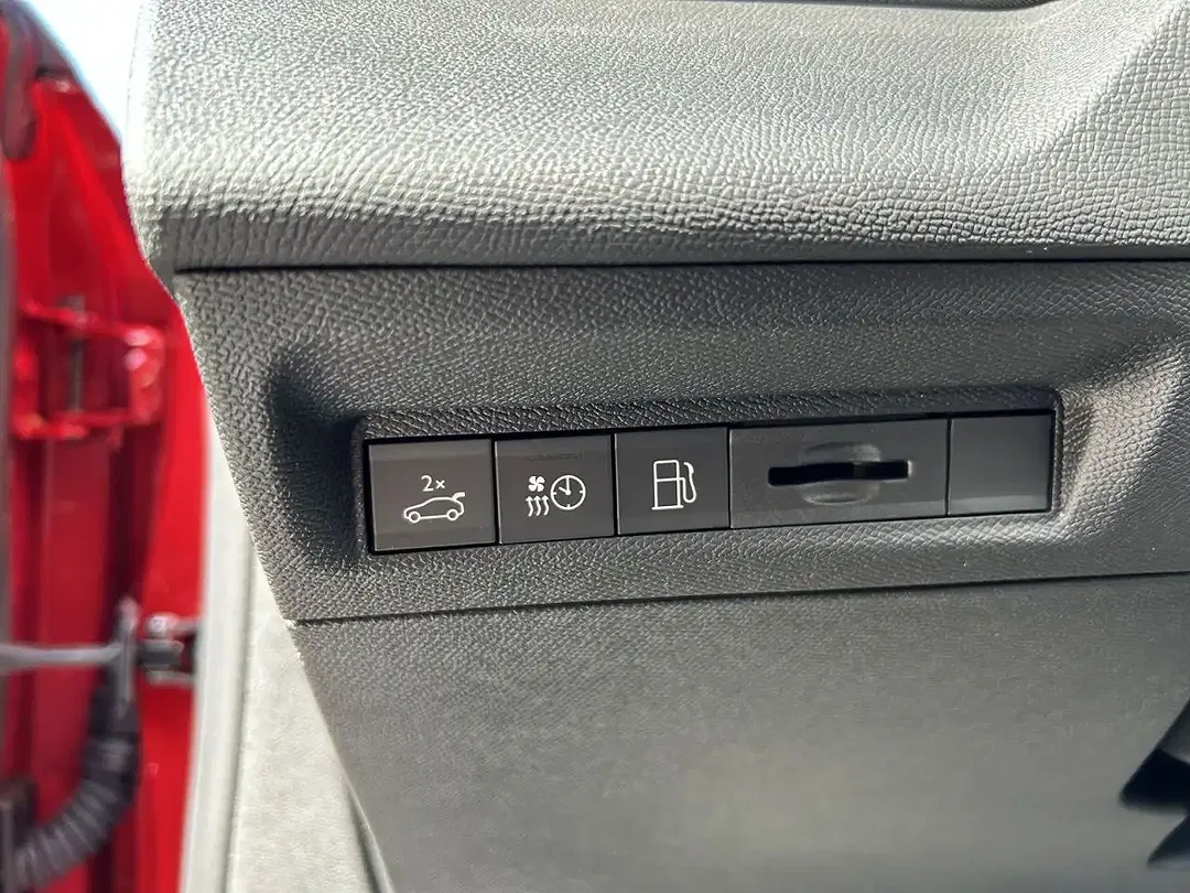 Peugeot 408 225 PHEV GT - Thumbnail 13