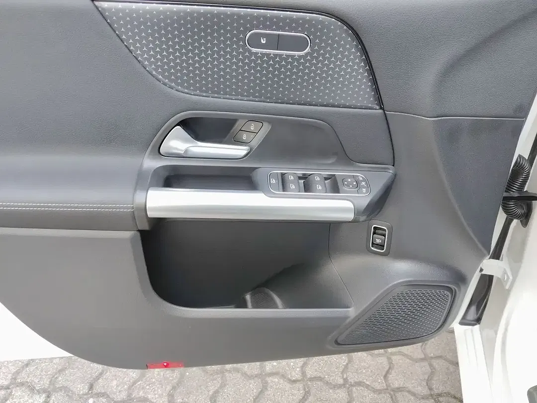 Mercedes-Benz B 200 - Thumbnail 13