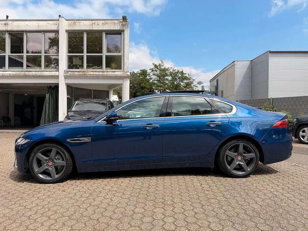 Jaguar XF D200 MHEV 4x4 HSE R-Dynamic S - Thumbnail 3