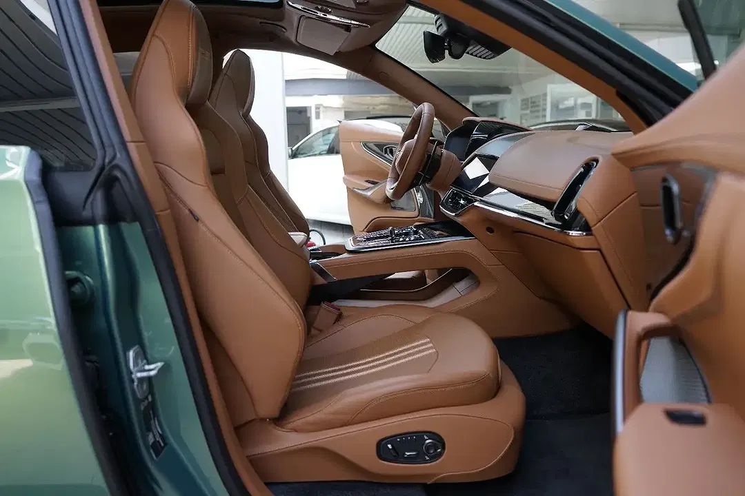 Aston Martin DBX 707 - Thumbnail 28