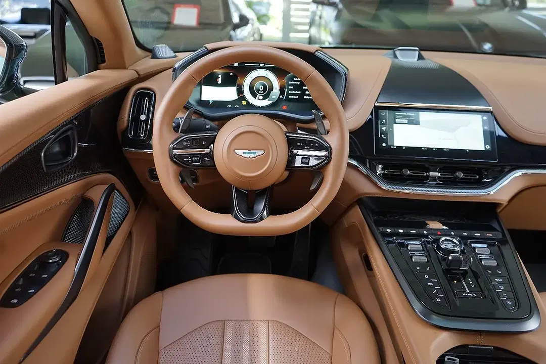 Aston Martin DBX 707 - Thumbnail 3