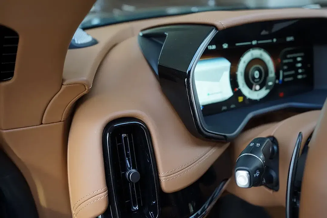 Aston Martin DBX 707 - Thumbnail 35