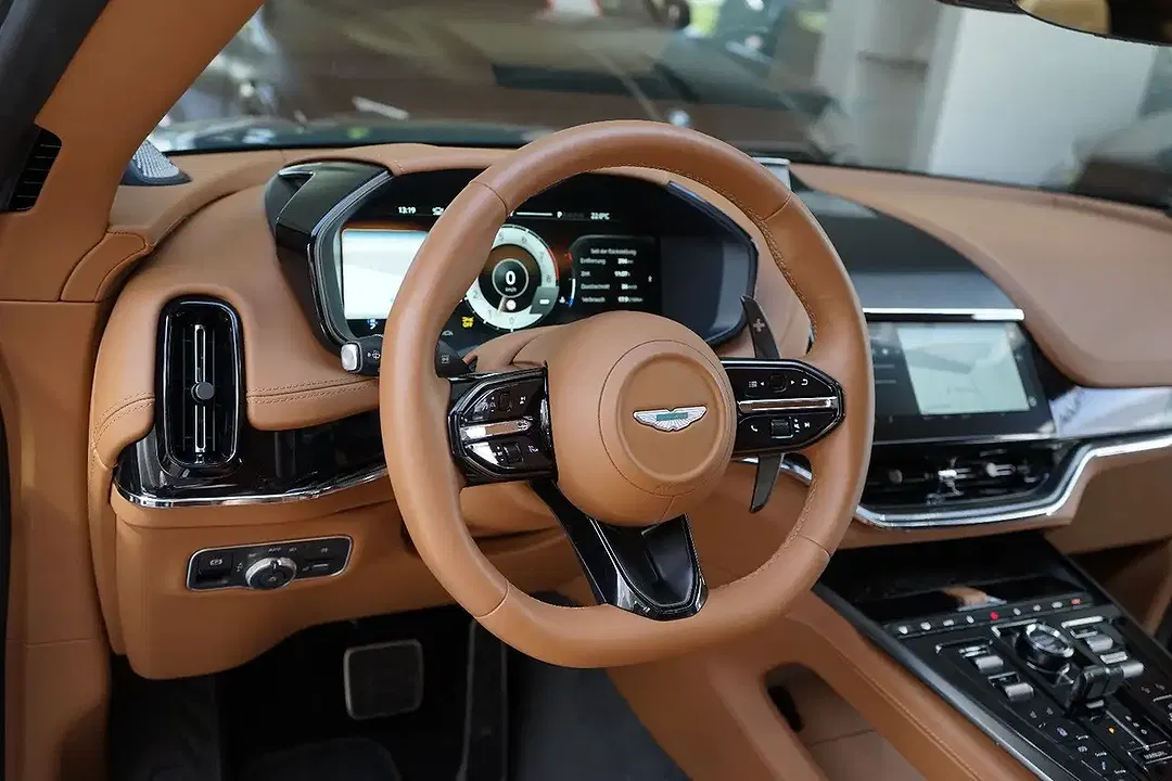 Aston Martin DBX 707 - Thumbnail 4