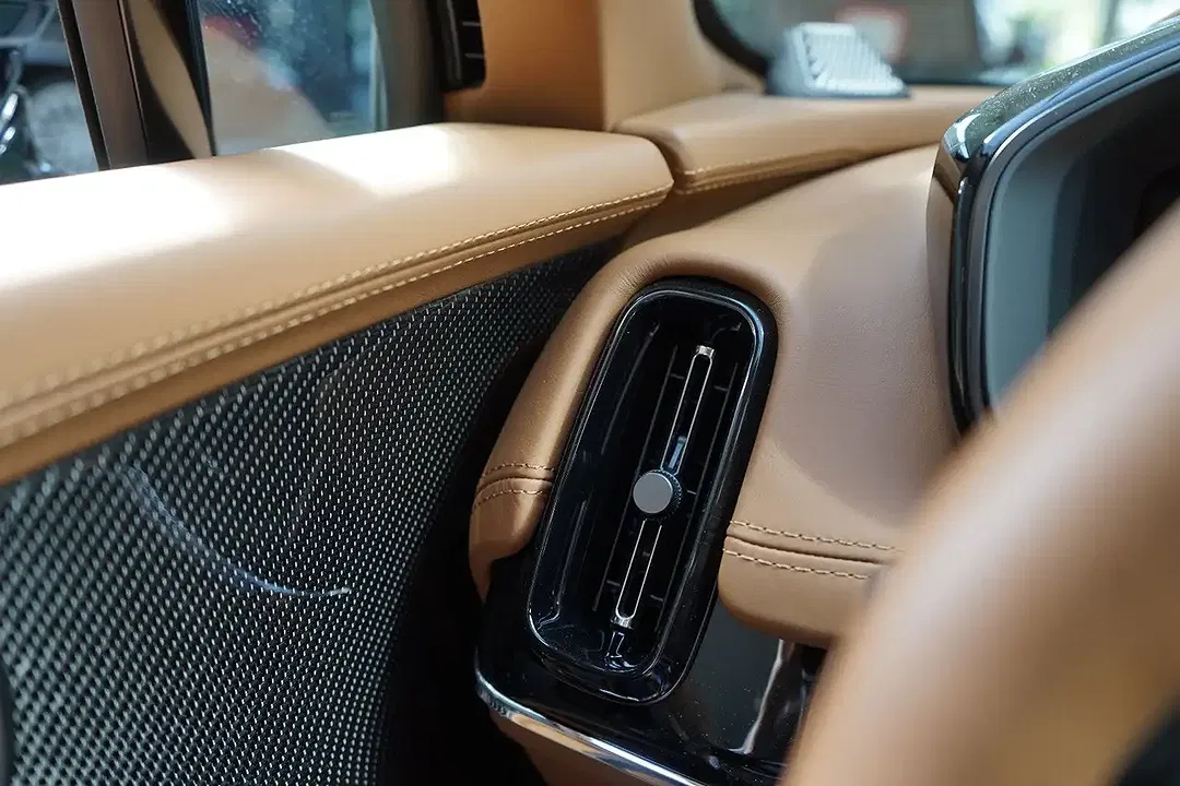 Aston Martin DBX 707 - Thumbnail 40
