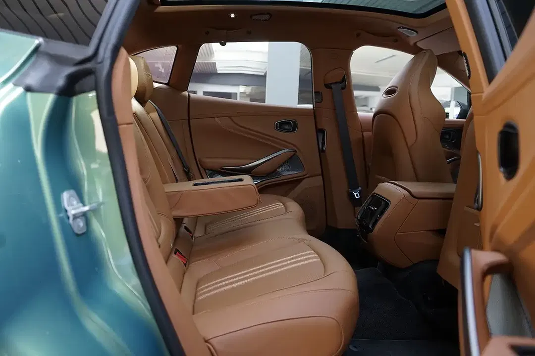 Aston Martin DBX 707 - Thumbnail 7