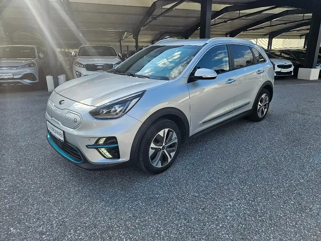 Kia e-Niro 64 kWh EV Gold - Thumbnail 3