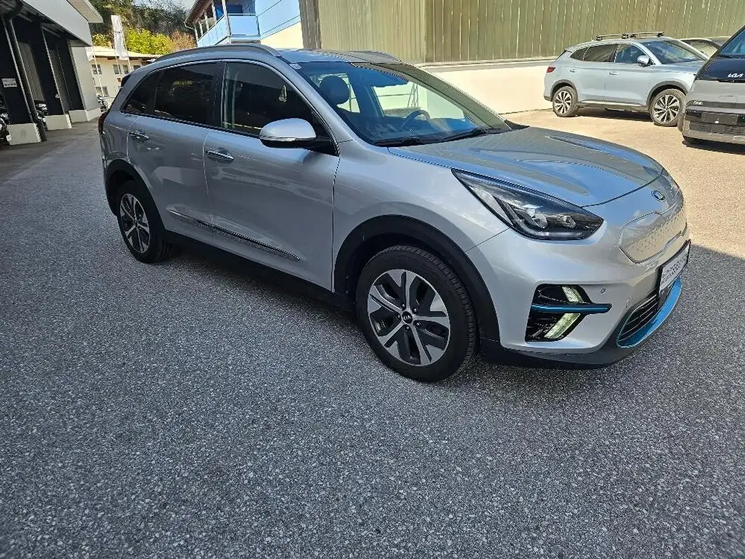 Kia e-Niro 64 kWh EV Gold - Thumbnail 6