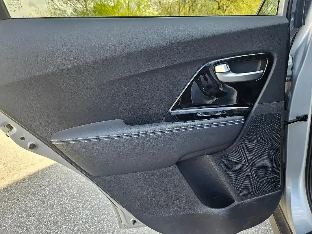 Kia e-Niro 64 kWh EV Gold - Thumbnail 8