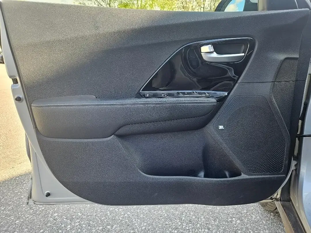 Kia e-Niro 64 kWh EV Gold - Thumbnail 9