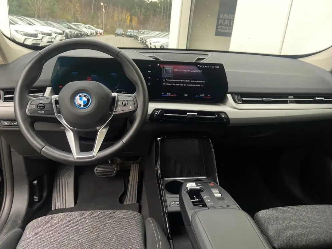 BMW iX1 xDrive - Thumbnail 6
