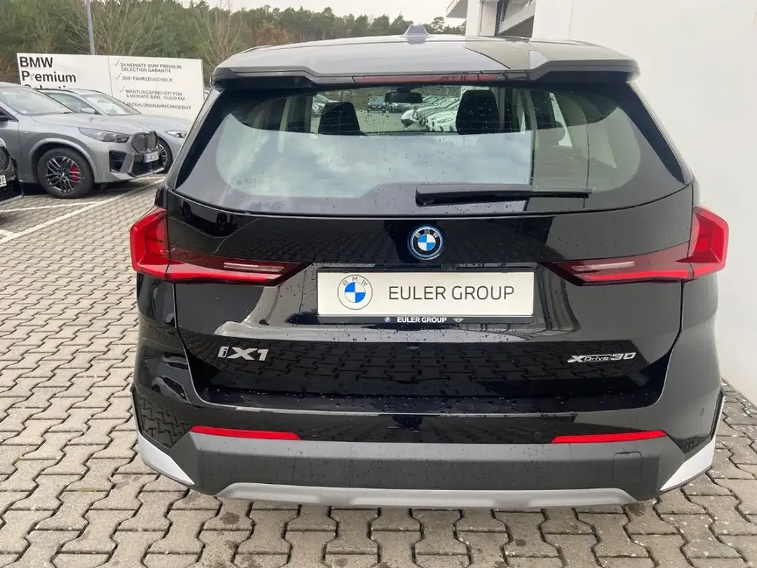 BMW iX1 xDrive - Thumbnail 4