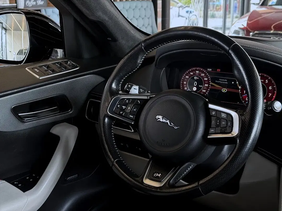 Jaguar F-Pace 5.0 V8 4x4 SVR - foto 15