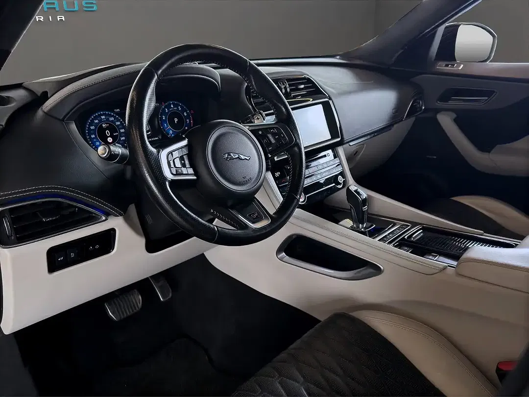 Jaguar F-Pace 5.0 V8 4x4 SVR - Thumbnail 8