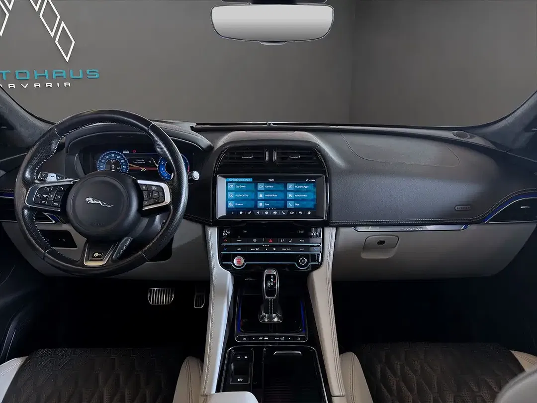 Jaguar F-Pace 5.0 V8 4x4 SVR - Thumbnail 9