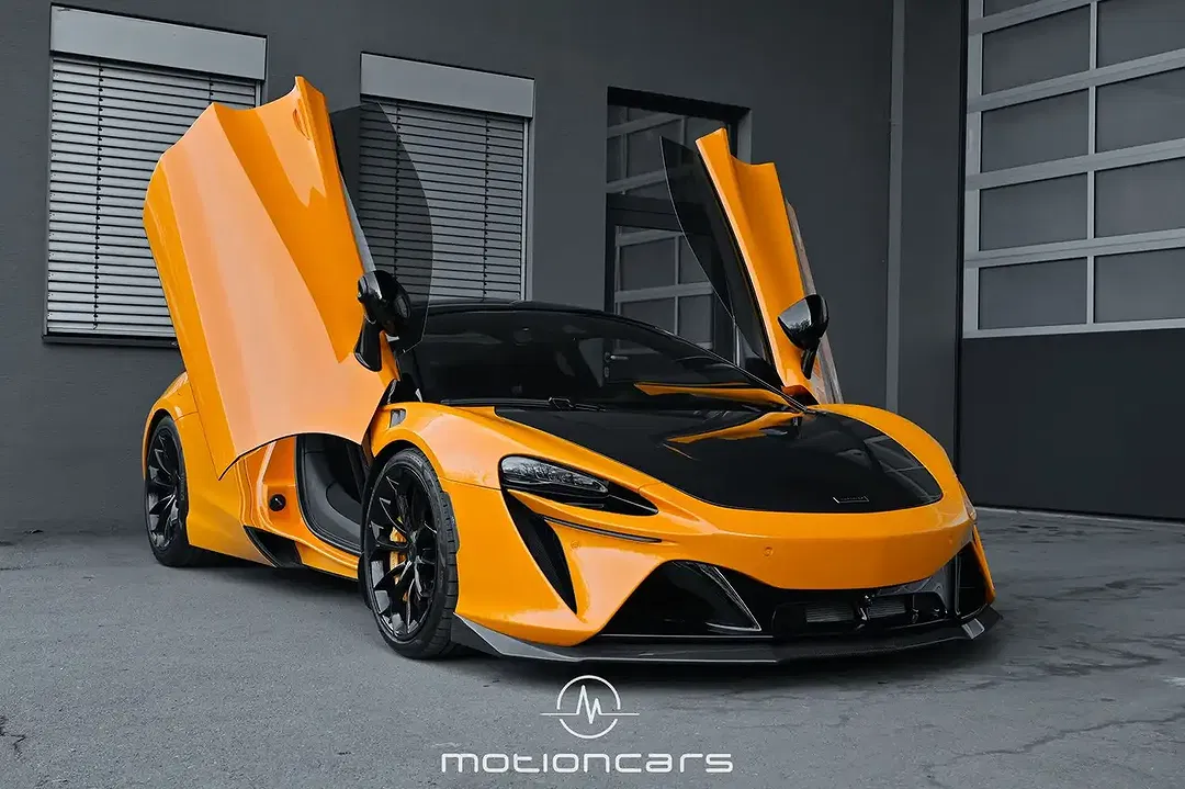 McLaren Artura - Thumbnail 11