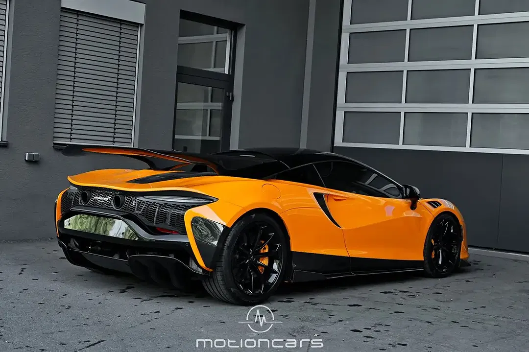 McLaren Artura - Thumbnail 12