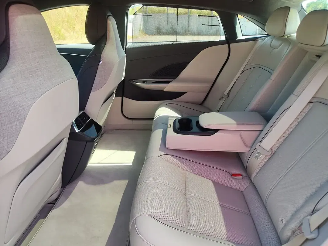 Lucid Air - Thumbnail 13