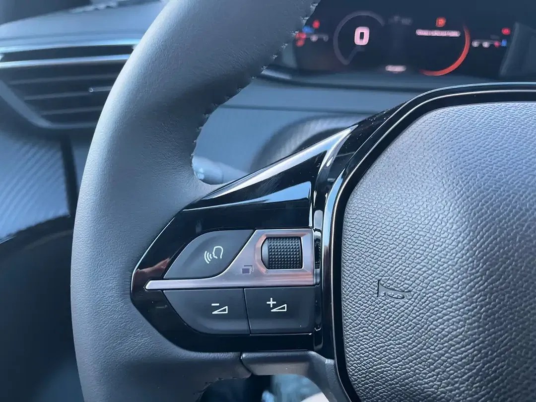 Peugeot 208 PureTech GT - Thumbnail 10