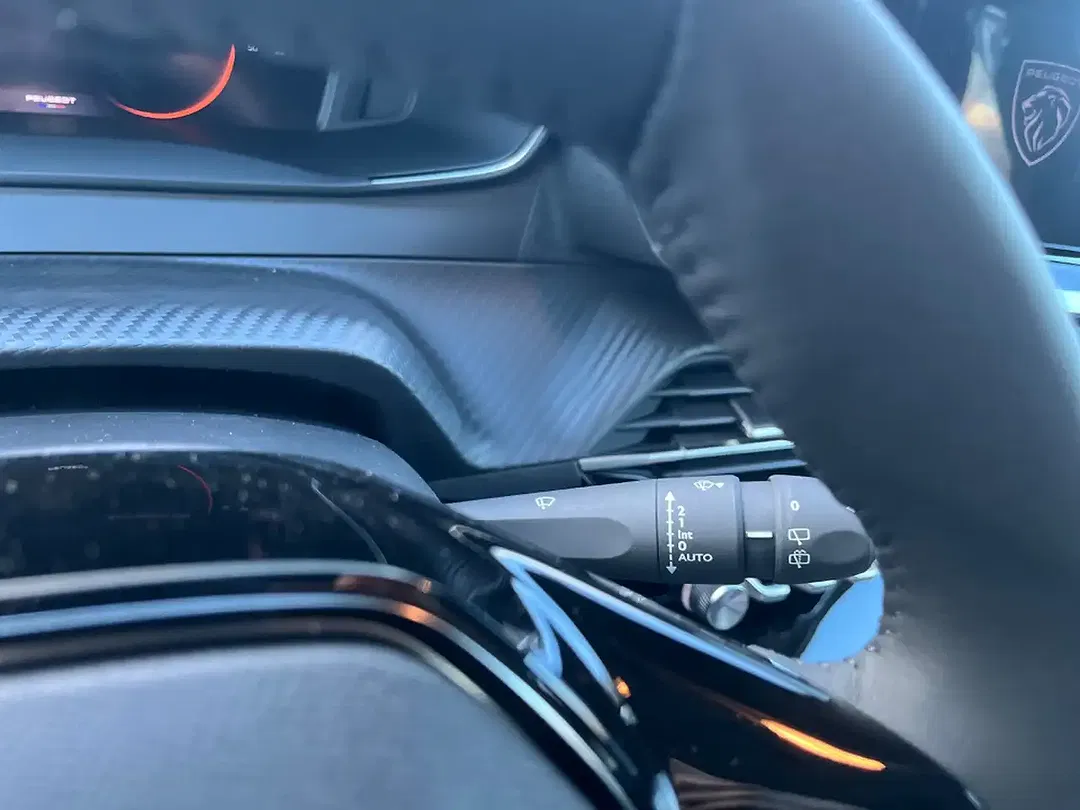 Peugeot 208 PureTech GT - Thumbnail 13