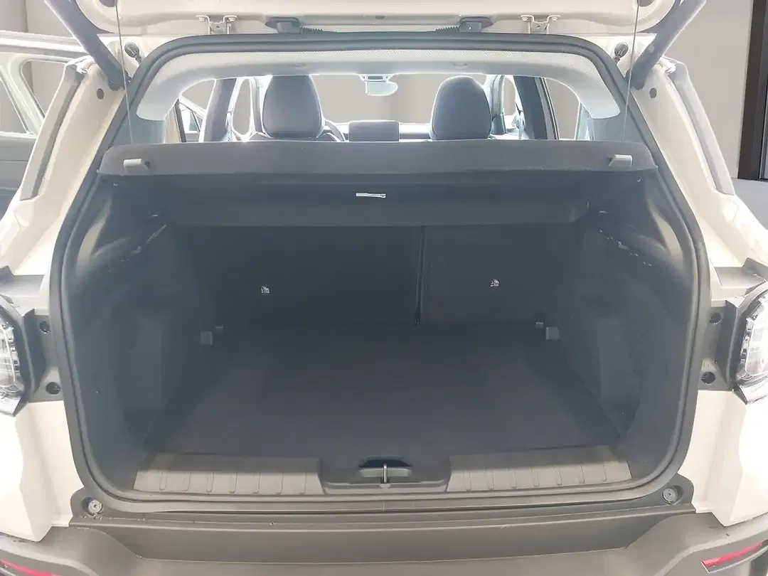 Jeep Avenger e-Hybrid Summit - Thumbnail 11