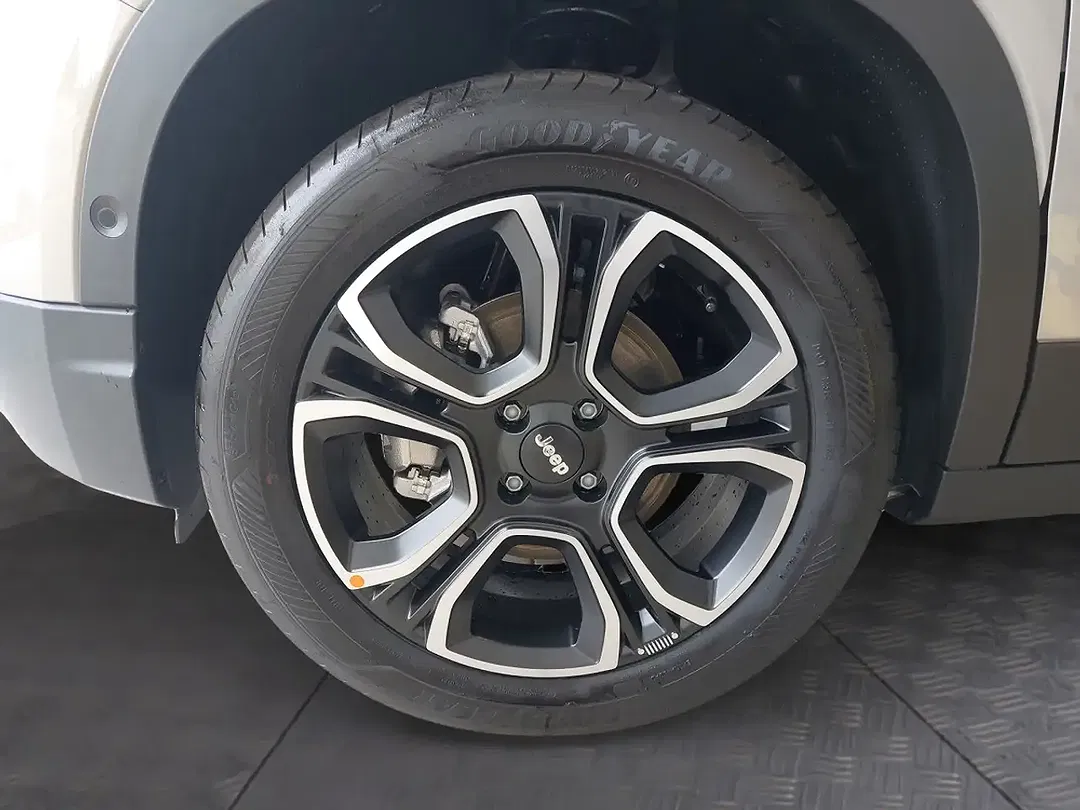 Jeep Avenger e-Hybrid Summit - Thumbnail 13