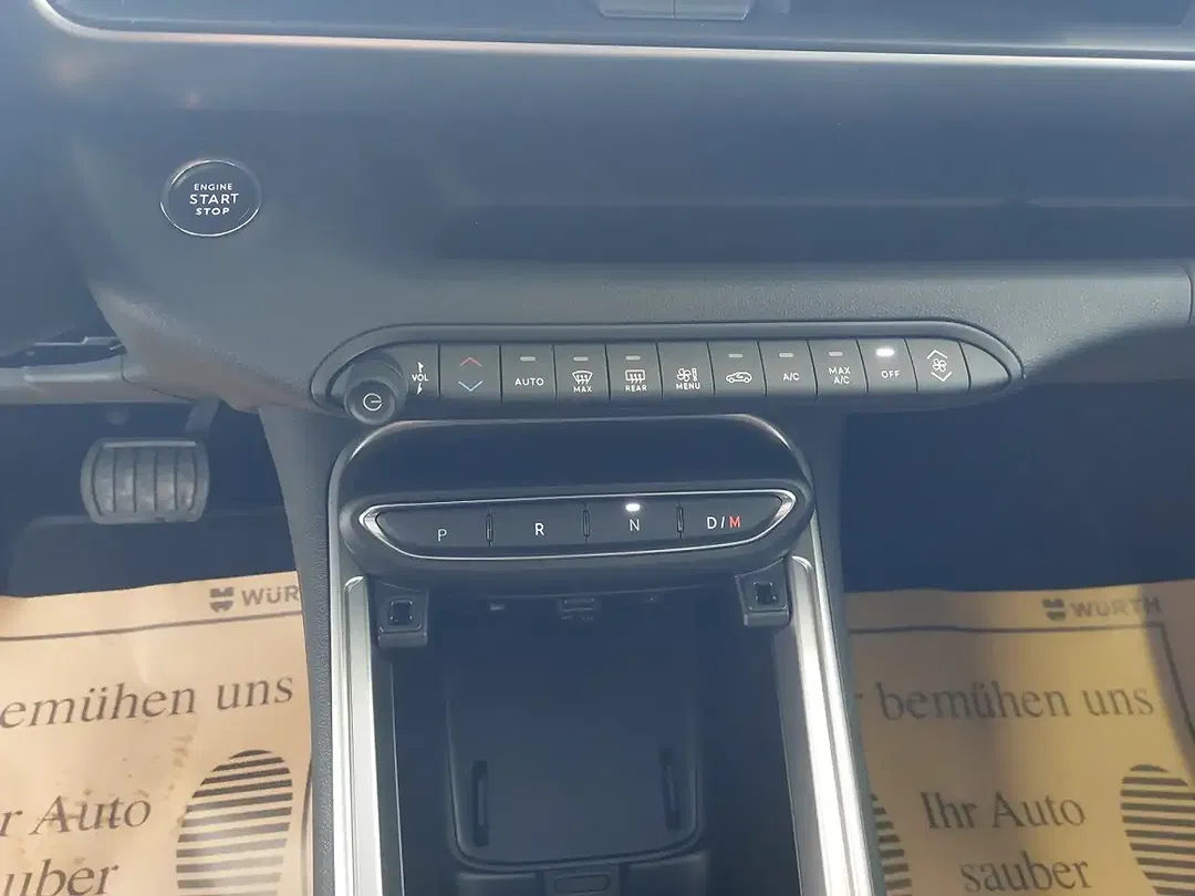 Jeep Avenger e-Hybrid Summit - Thumbnail 8