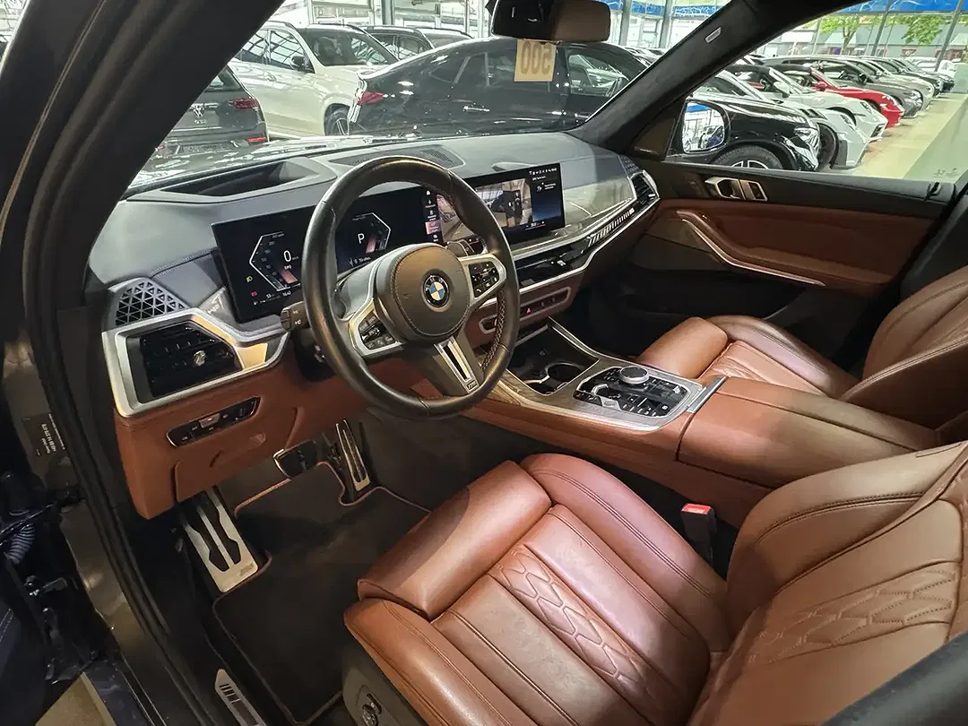 BMW X7 M - Thumbnail 6