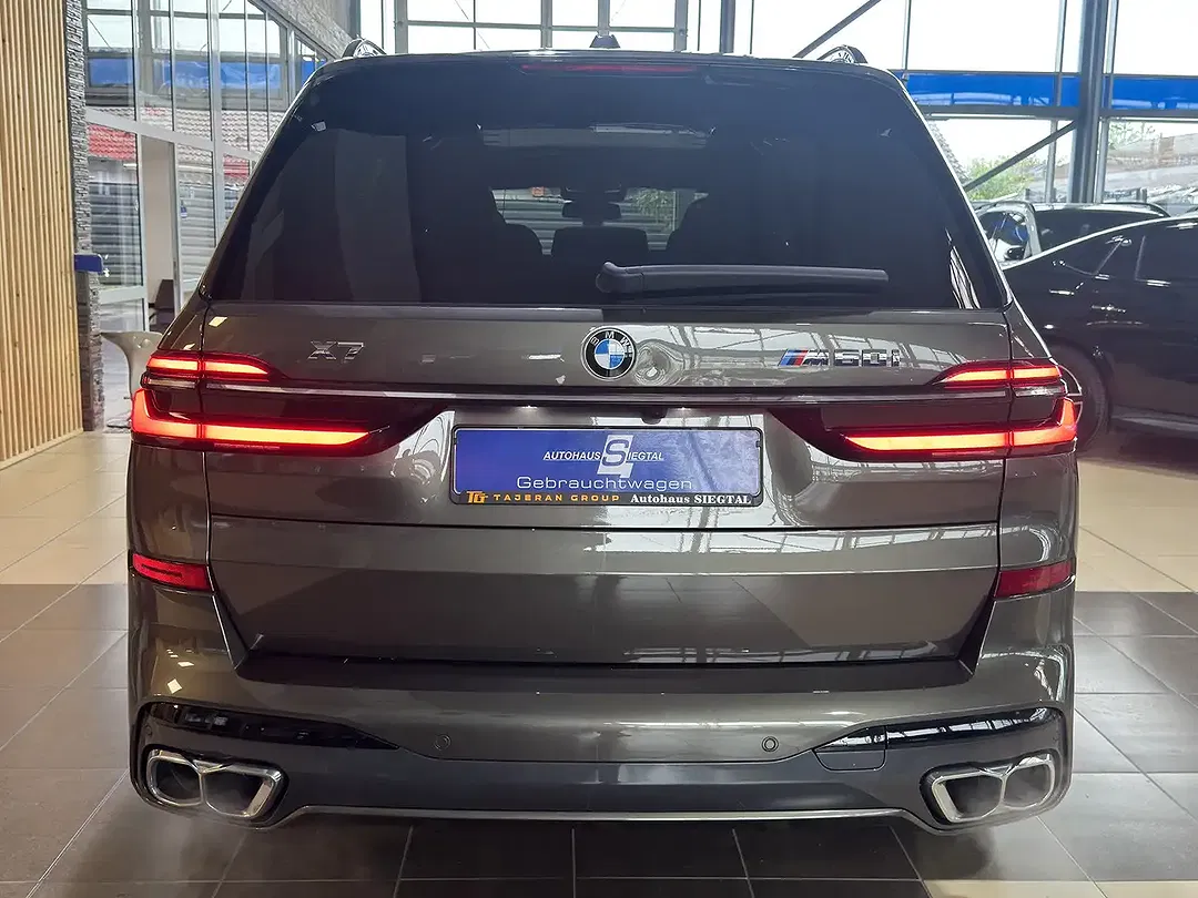 BMW X7 M - Thumbnail 3