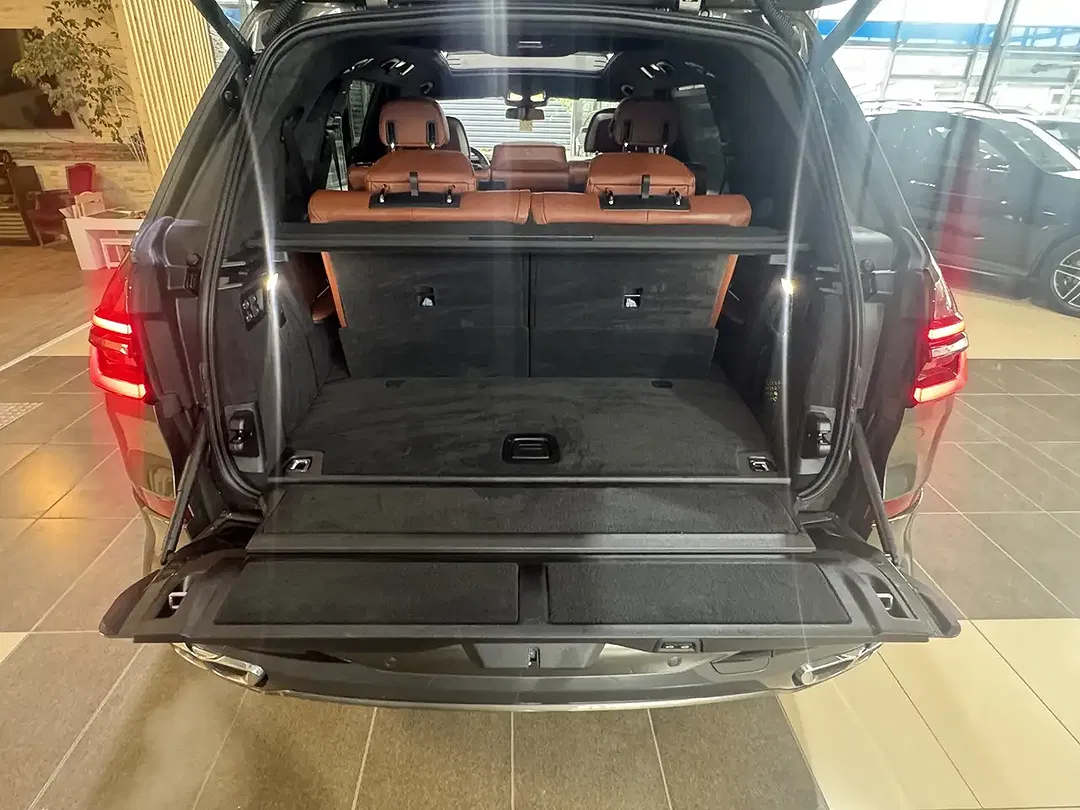 BMW X7 M - Thumbnail 4