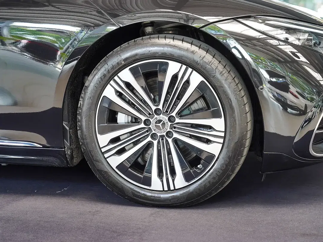 Mercedes-Benz EQS 450 AMG Line - Thumbnail 2