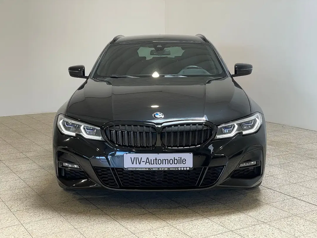 BMW 320 Touring M Sport - Thumbnail 2