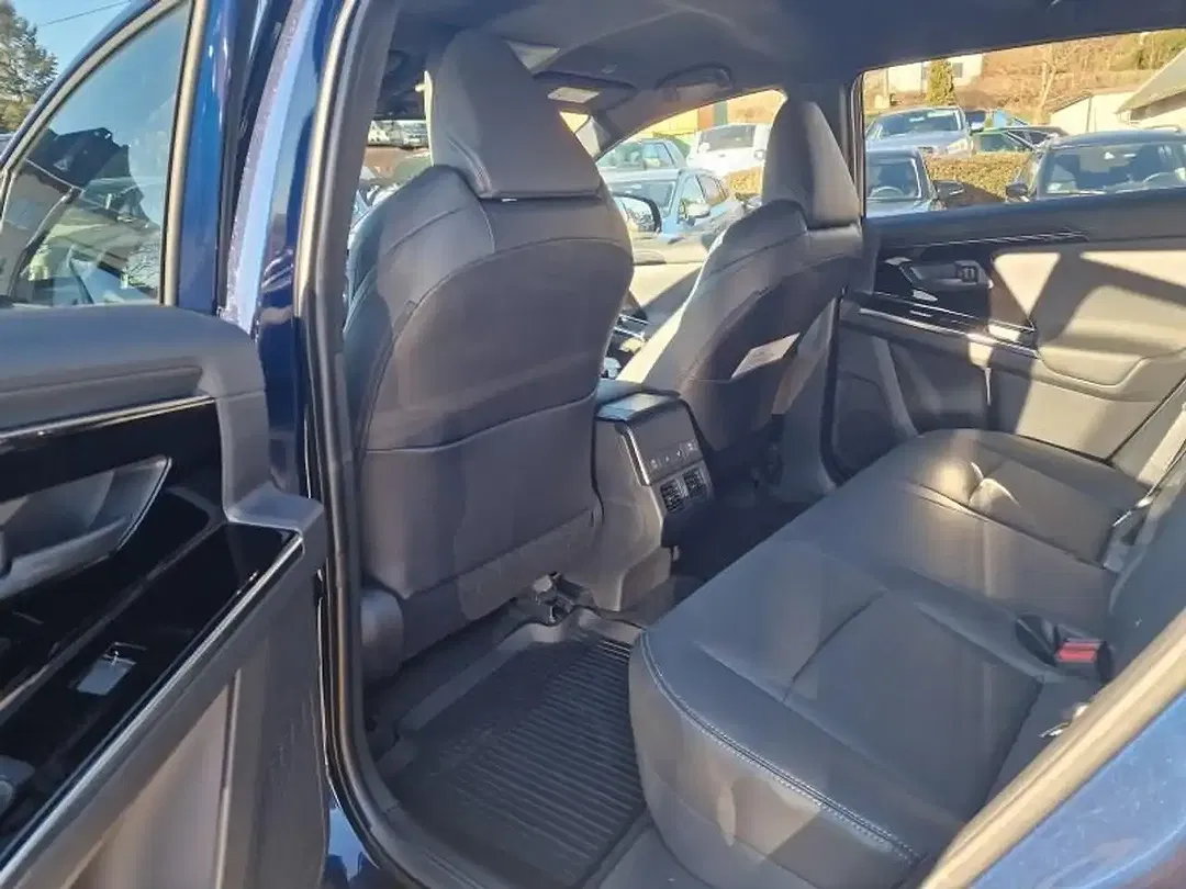Subaru Solterra EV Platinum - Thumbnail 13