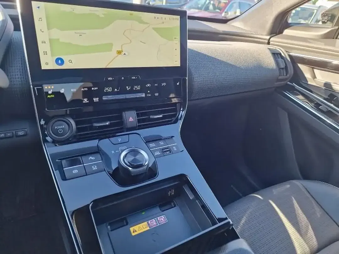 Subaru Solterra EV Platinum - Thumbnail 9