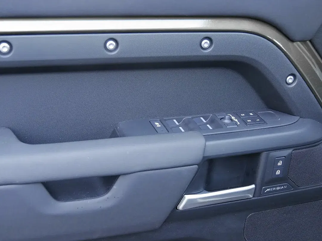 Land Rover Defender 110 X-Dynamic SE - Thumbnail 11