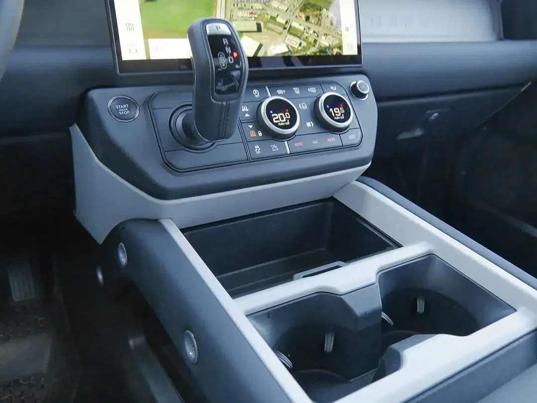 Land Rover Defender 110 X-Dynamic SE - Thumbnail 13