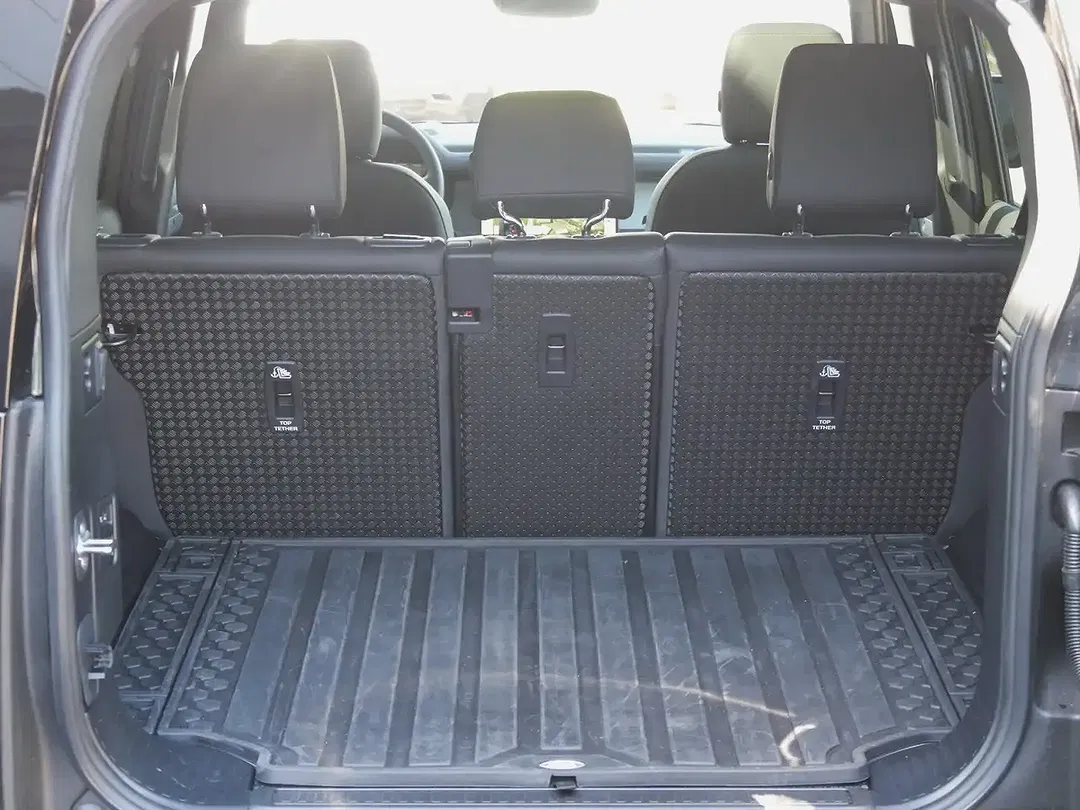 Land Rover Defender 110 X-Dynamic SE - Thumbnail 14