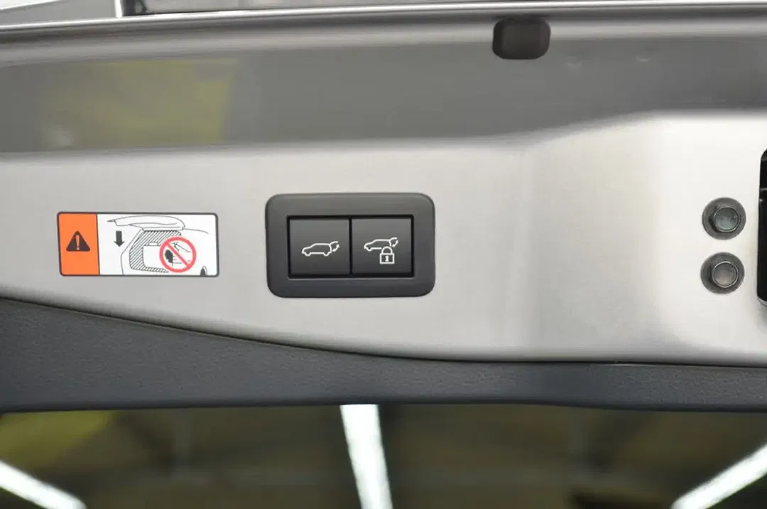 Toyota C-HR PHEV Teamplayer - Thumbnail 10
