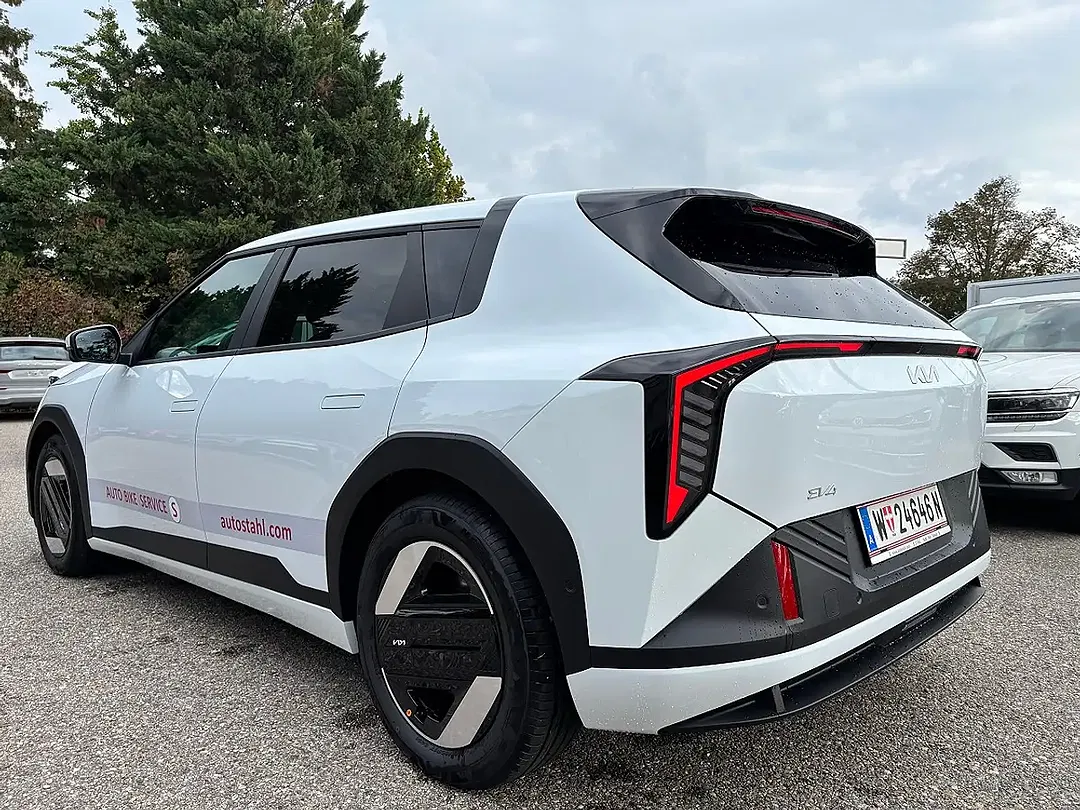 Kia EV4 81.4 kWh Earth Plus - Thumbnail 3