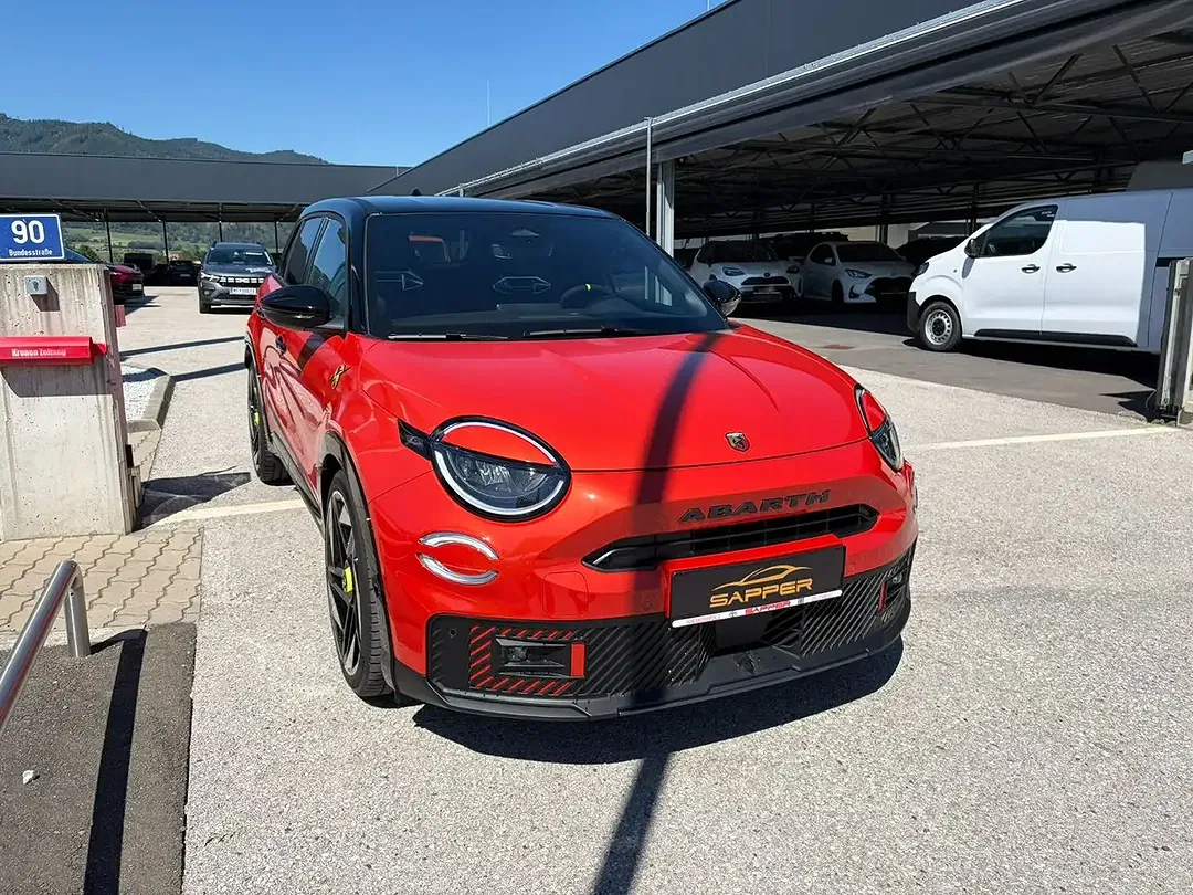 Abarth 600e Competizione - Thumbnail 3