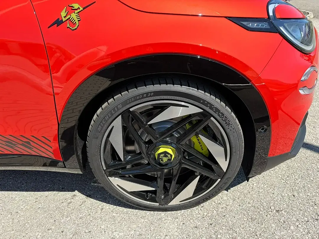 Abarth 600e Competizione - Thumbnail 4