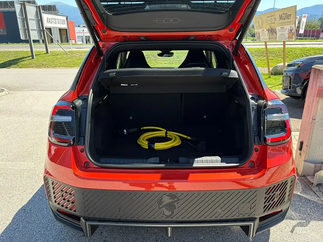 Abarth 600e Competizione - Thumbnail 8
