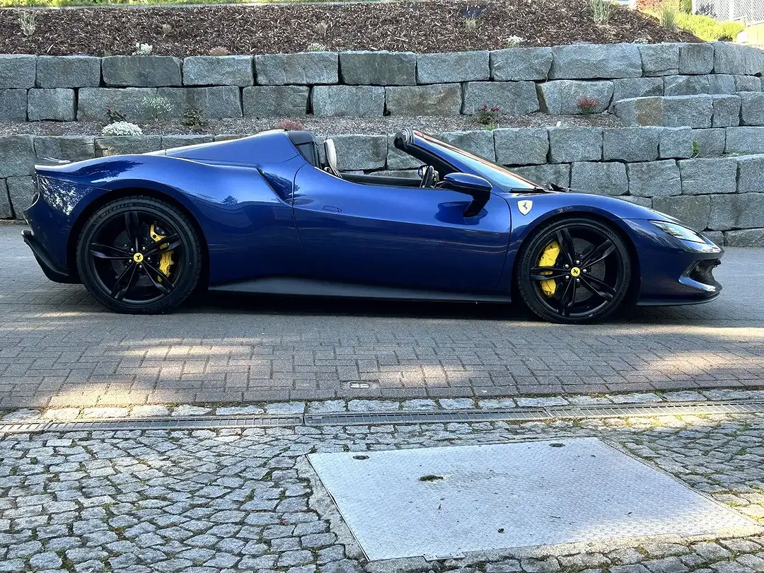 Ferrari 296 GTS - Thumbnail 18