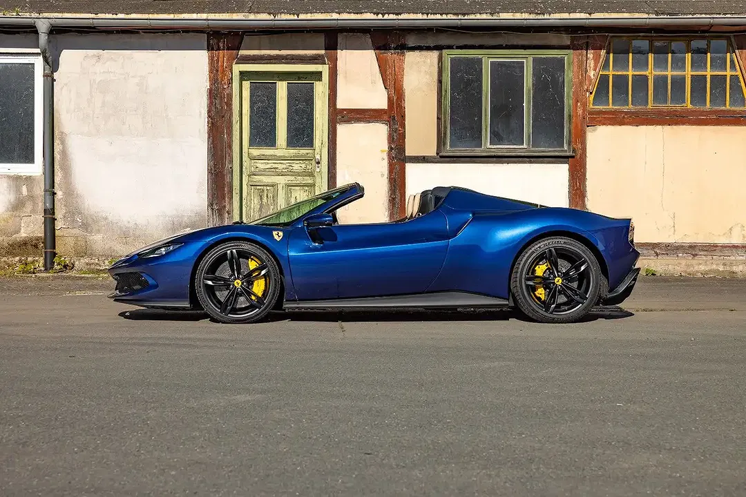 Ferrari 296 GTS - Thumbnail 8