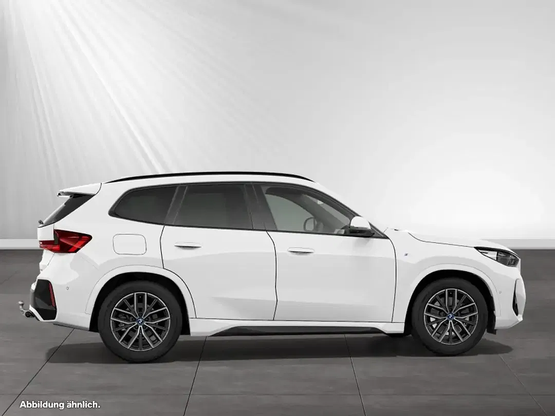 BMW iX1 xDrive M - Thumbnail 8