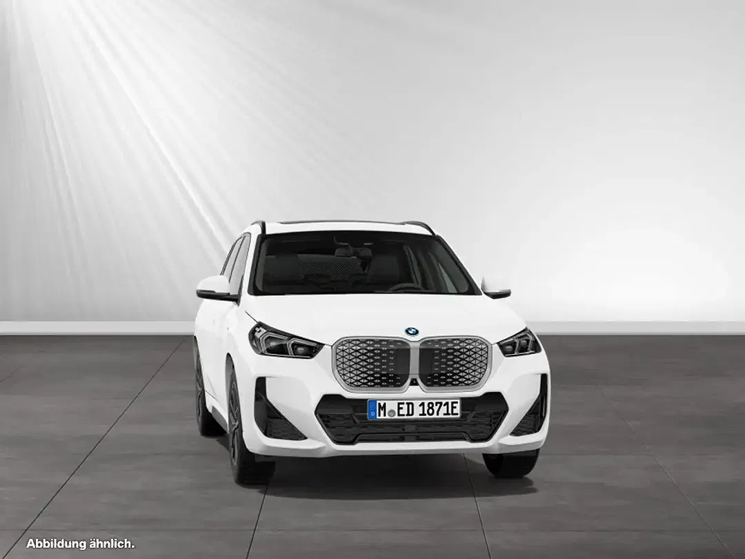 BMW iX1 xDrive M - Thumbnail 10