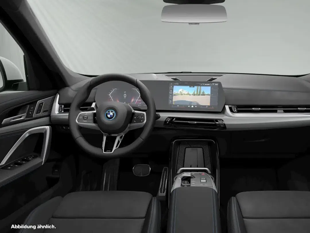 BMW iX1 xDrive M - Thumbnail 4